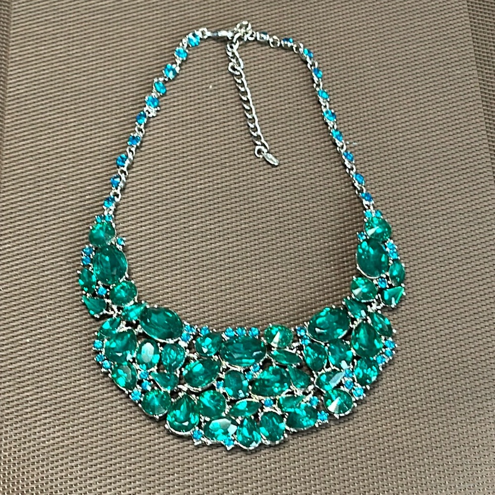 #86 Gorgeous Vintage Jeweled Bib Necklace, Green & Blue Crystals, 18" + 4"